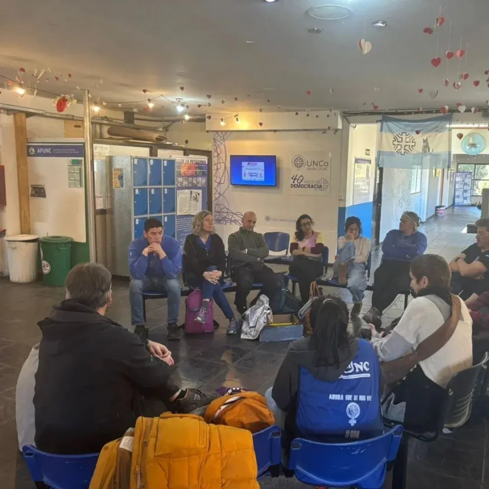 Docentes del CRUB adhieren a la medida de fuerza convocada por Conadu Histórica. Foto: Ilutrativa.
