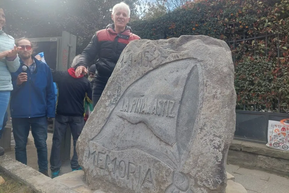 El nuevo monumento nace de un proyecto de ordenanza municipal que pone en valor el sitio histórico donde sucedió el episodio de 1995. 