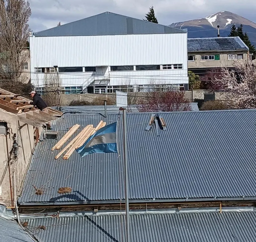 Los trabajos en el techo comenzaron esta semana. Foto gentileza. 