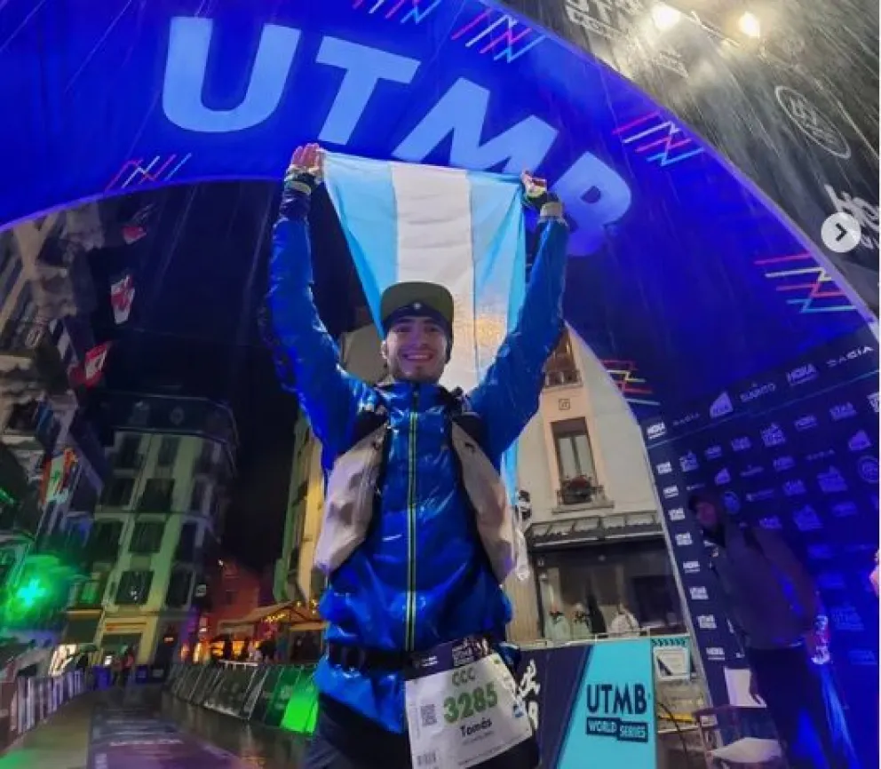 Pura emoción, alegría gitante. Tomás en la meta, en Chamonix. Brillante. Fotos: gentileza.