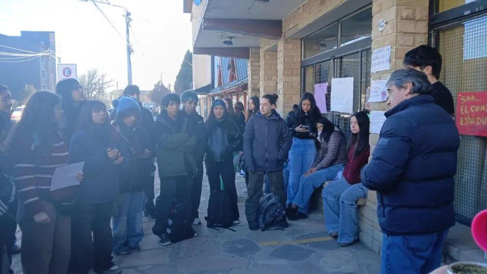 Los estudiantes fueron recibidos por el responsable del Consejo Escolar zona Andina. Foto gentileza