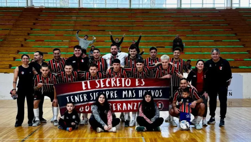 El equipo barilochense mantiene las chances de clasificación aunque debe esperar resultados. Foto gentileza