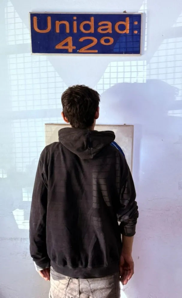 Personal de la Comisaría N°42 realizó un allanamiento en una vivienda del barrio Nuestras Malvinas. Foto: Prensa Policía de Río Negro.