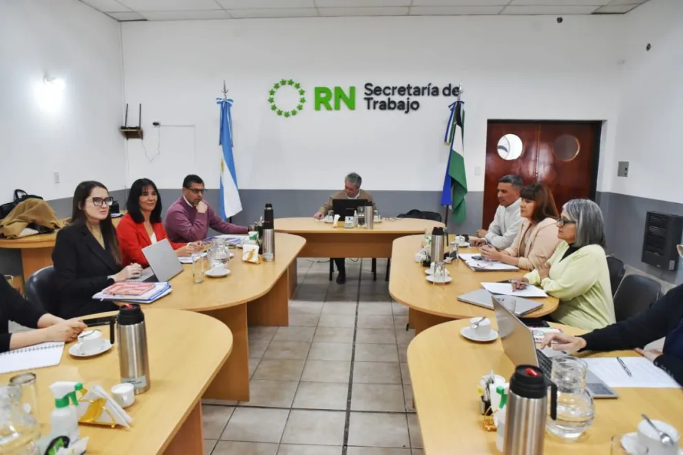 La audiencia paritaria pasó a un cuarto intermedio para mañana, martes 9. Foto gentileza
