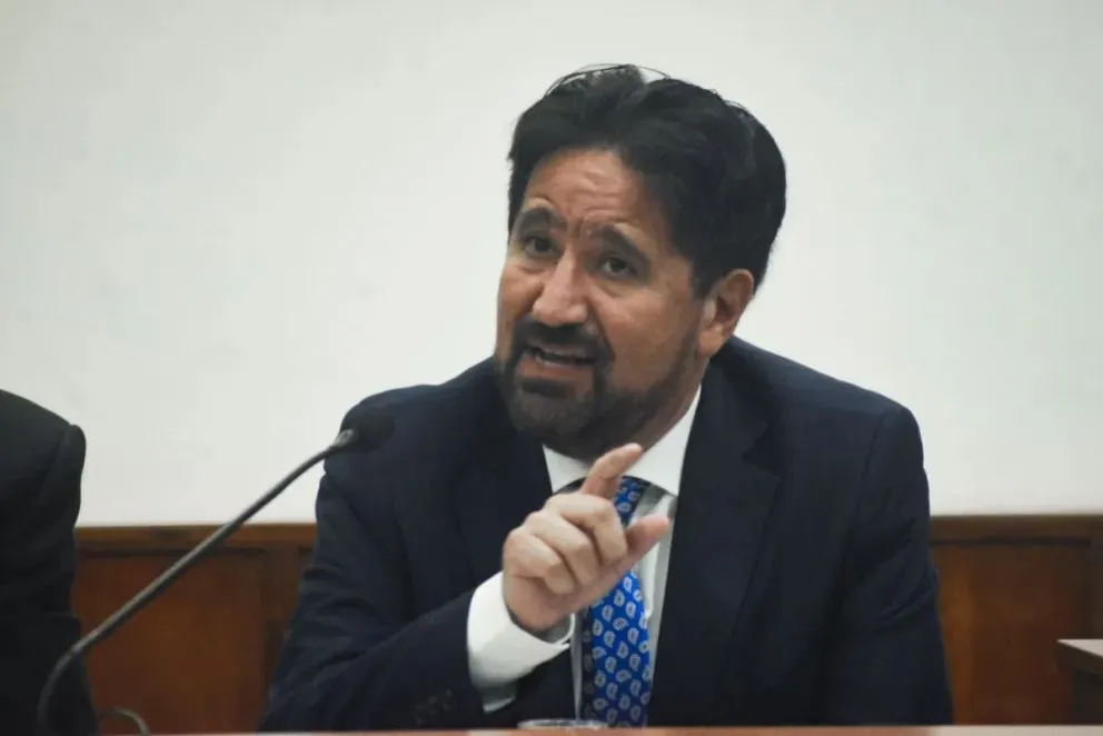 El magistrado acumuló veinticinco causas con plazo vencido, vulnerando derechos fundamentales de los trabajadores. 