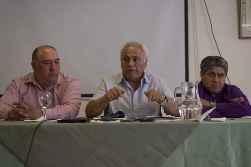 En Bariloche, las dos listas que participarán de los comicios respaldan la candidatura de Luis Barrionuevo como Secretario Nacional. Foto: Marcelo Martínez.