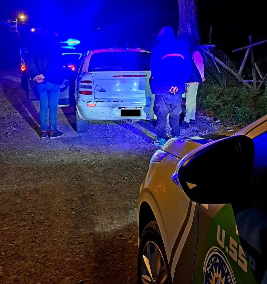 El operativo se realizó entre las calles internas del barrio Villa Don Orione. Foto: Prensa Policía de Río Negro.
