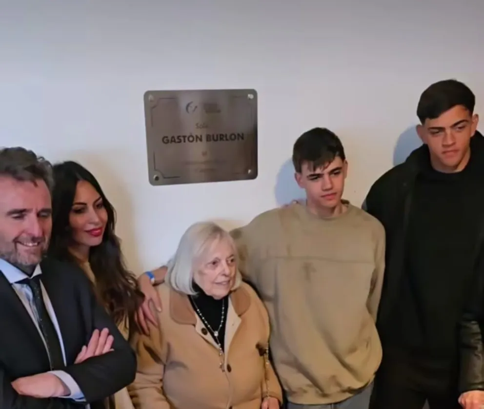 El emotivo homenaje contó con la presencia de la familia Burlón. Foto gentileza