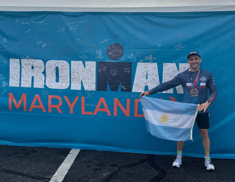 Guille y una tarea espectacular en Maryland. Abajo con la plaza para el Mundial. Fotos: gentileza.