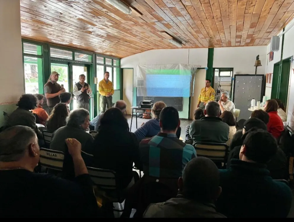 El trabajo de prevención, en comunidad, busca concientizar sobre los peligros que hay de cara a un verano complicado. Foto gentileza