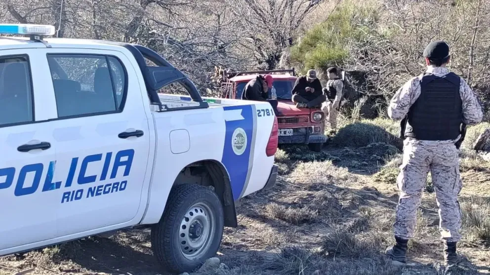 Los sujetos ingresaron a la estancia San Ramón a sustraer leña. Foto: Policía de Río Negro.