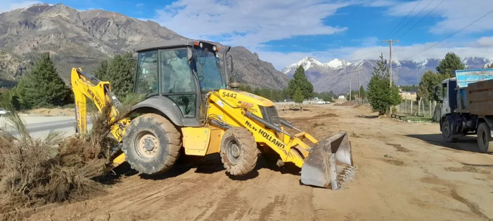 Las obras están a cargo de los trabajadores de la Delegación Sur. Foto: Municipalidad de Bariloche.