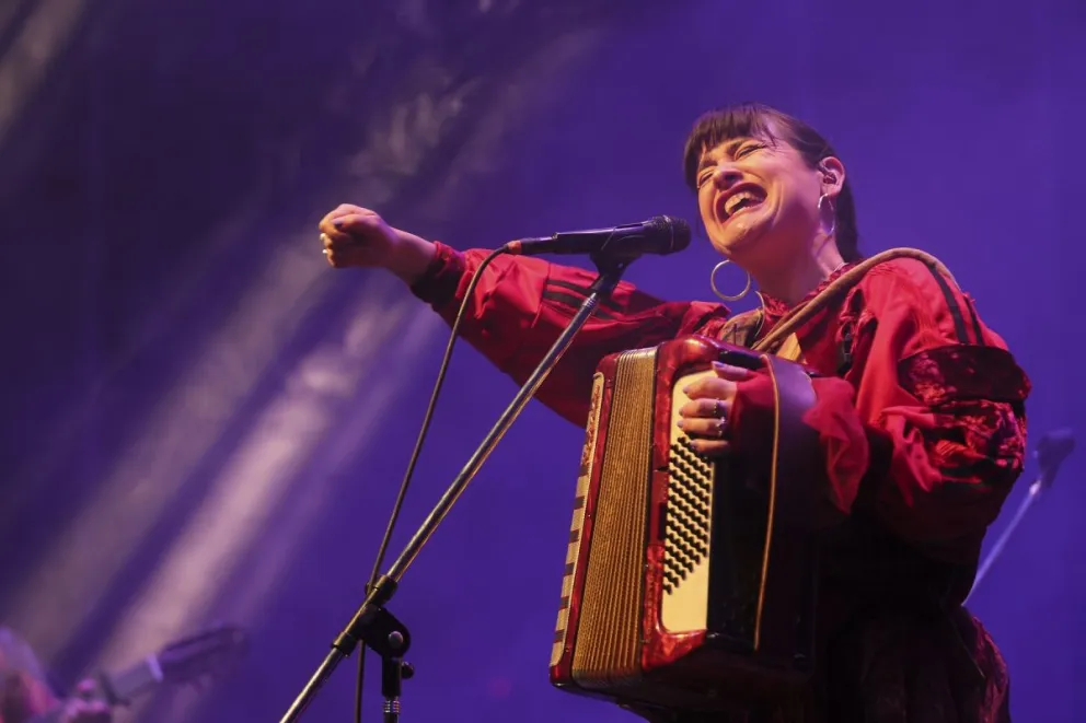 La cantante chilena Pascuala Ilabaca puso su sello personal en el FIMBA. Fotos: gentileza.