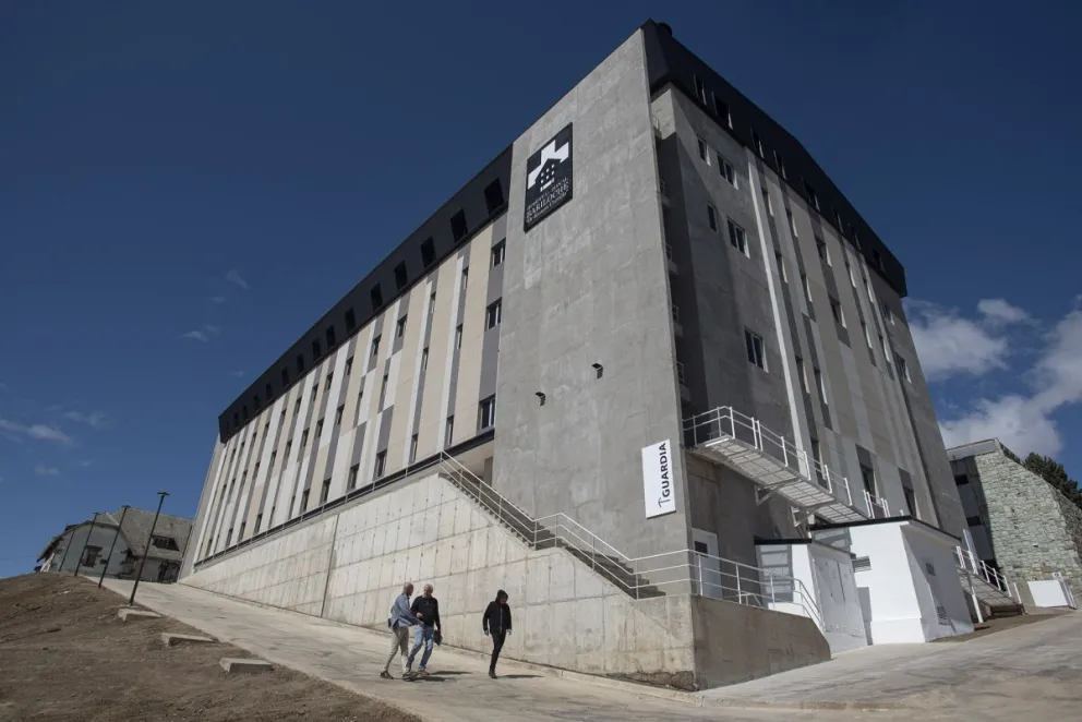La joven permanece bajo cuidados intensivos en el Hospital Zonal. Foto: Marcelo Martínez