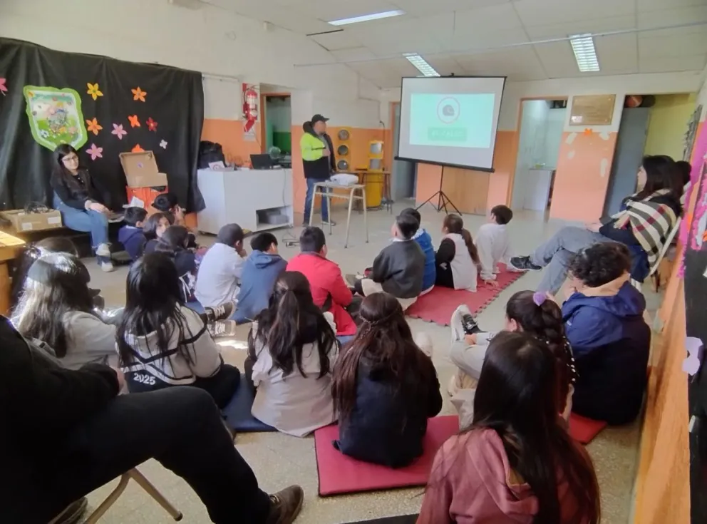 Los estudiantes de primaria aprendieron Educación Vial con actividades lúdicas y recreativas. Foto: Bariloche Informa.