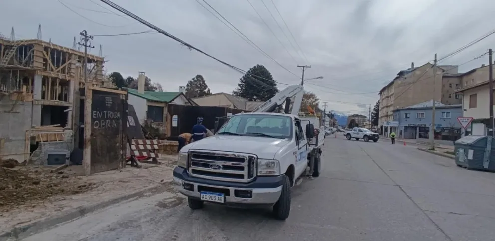 El operativo fue desplegado de inmediato para resguardar a los vecinos que residen en la zona. Foto gentileza. 