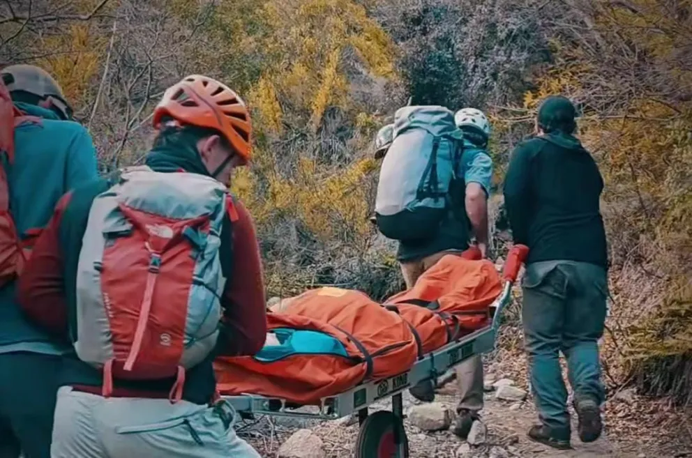 El operativo se extendió hasta las 20 horas. La persona fue trasladada a un centro médico. Foto gentileza