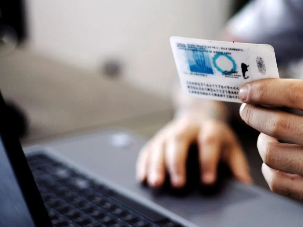 La joven modificó su autopercepción dos veces y pudo cambiar su nombre en el DNI. Foto: ilustrativa. 