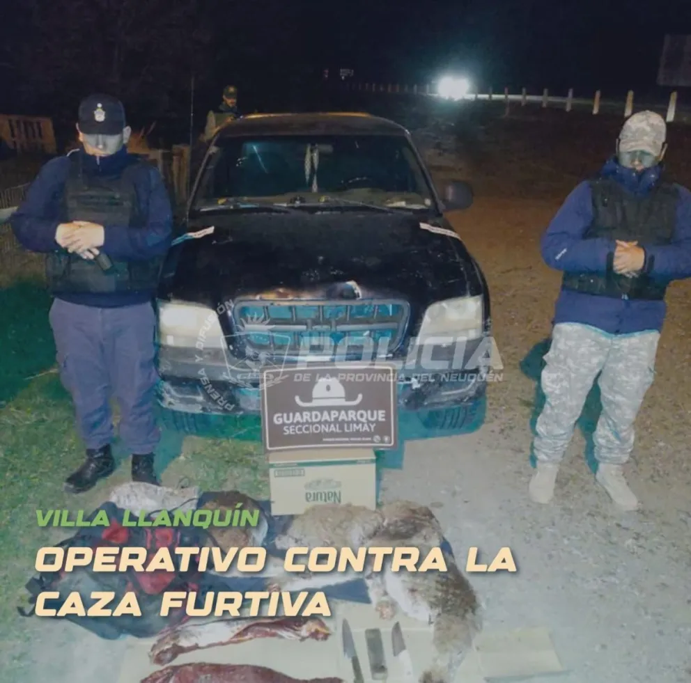 Los sospechosos fueron trasladados inmediatamente a la Comisaría 28° de Villa La Angostura. Foto: Prensa Policía de Neuquén.
