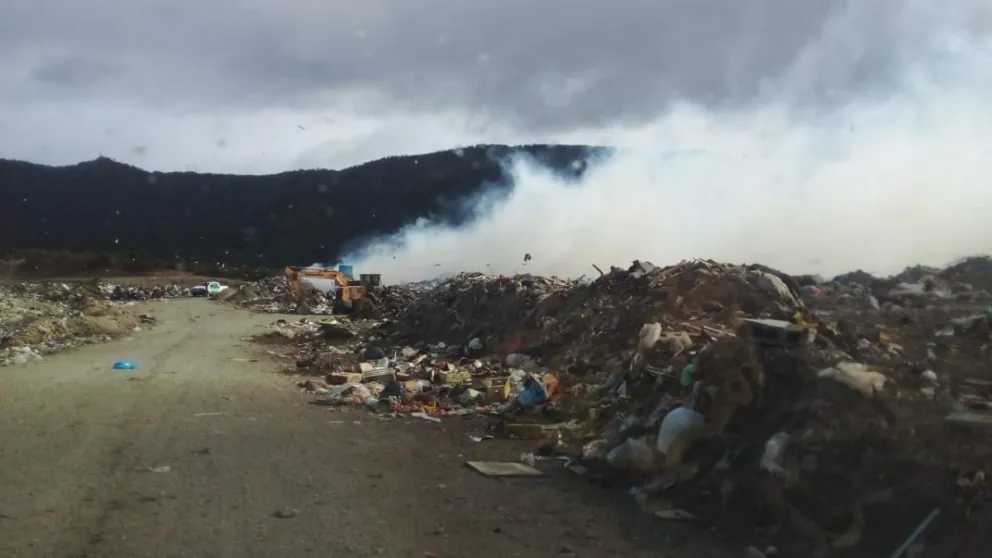 A partir de ahora, el vertedero cerrará sus puertas a las 20 horas y reabrirá a las 7 de la mañana. 