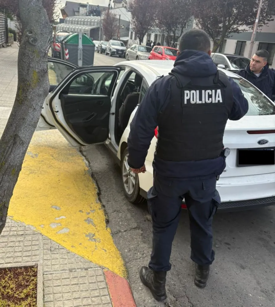 Los delincuentes terminaron detenidos en pleno centro. Foto: Policía de Río Negro.