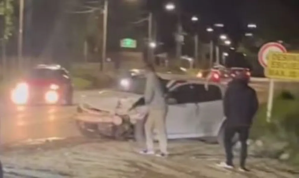 El choque se registró en el oeste barilochense. Fotos: gentileza.