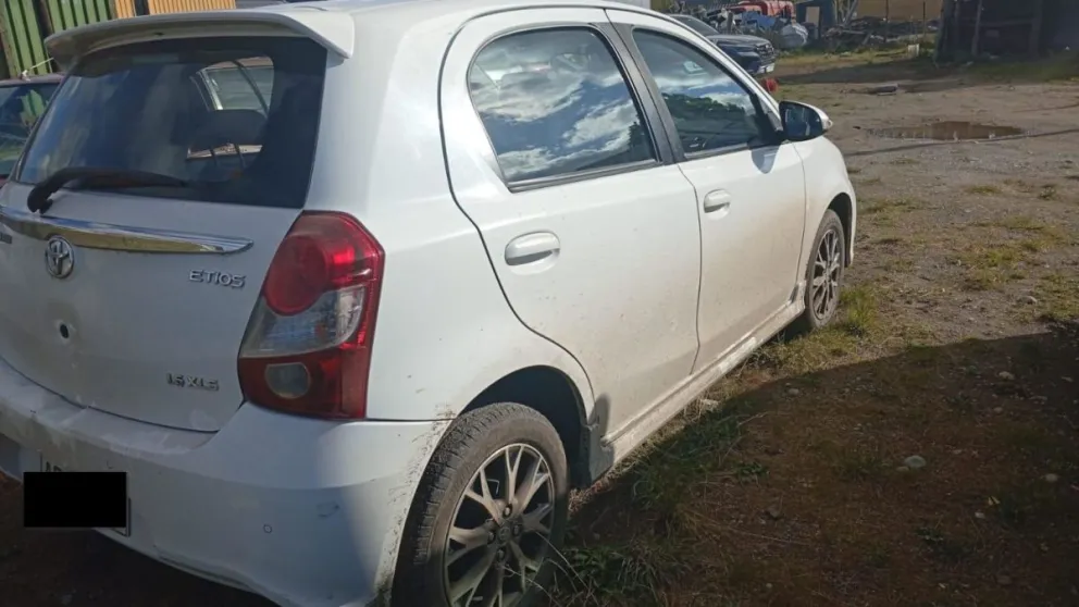 El sujeto que conducía al momento de ser hallado el vehículo, fue notificado en una causa por presunto encubrimiento. Foto: Policía de Río Negro.