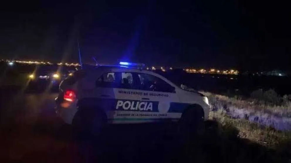 Las tareas de los efectivos se extendió hasta largas horas de la noche. Foto gentileza: Jornada