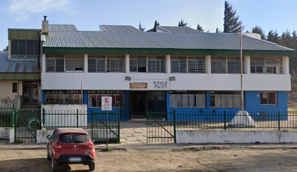 El tercer año del cursado presenta dos orientaciones especializadas: Perito en salud y Perito en Administración contable.