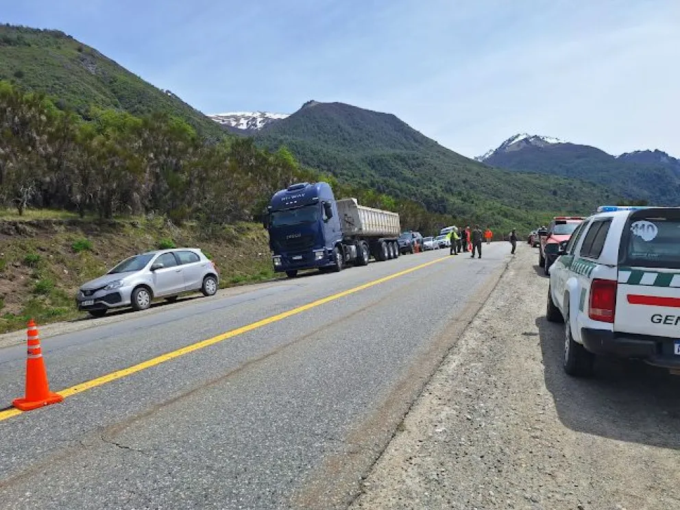 La tragedia causó conmoción entre quienes transitaban por el lugar. Foto gentileza: Noticias de El Bolsón