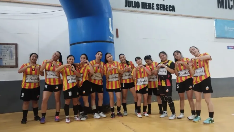 Las chicas de Cruz del Sur en el "fin del mundo" siguen en carrera. Foto gentileza. 
