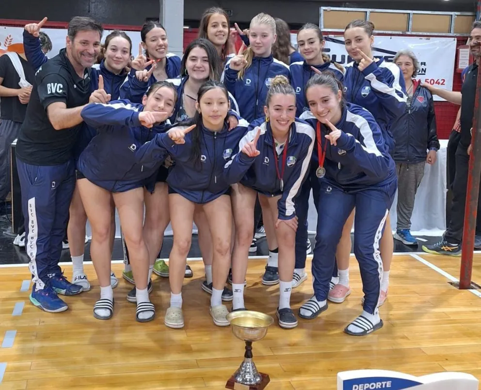 Las chicas lograron un brillante título Provincial en Viedma. Fotos: gentileza.