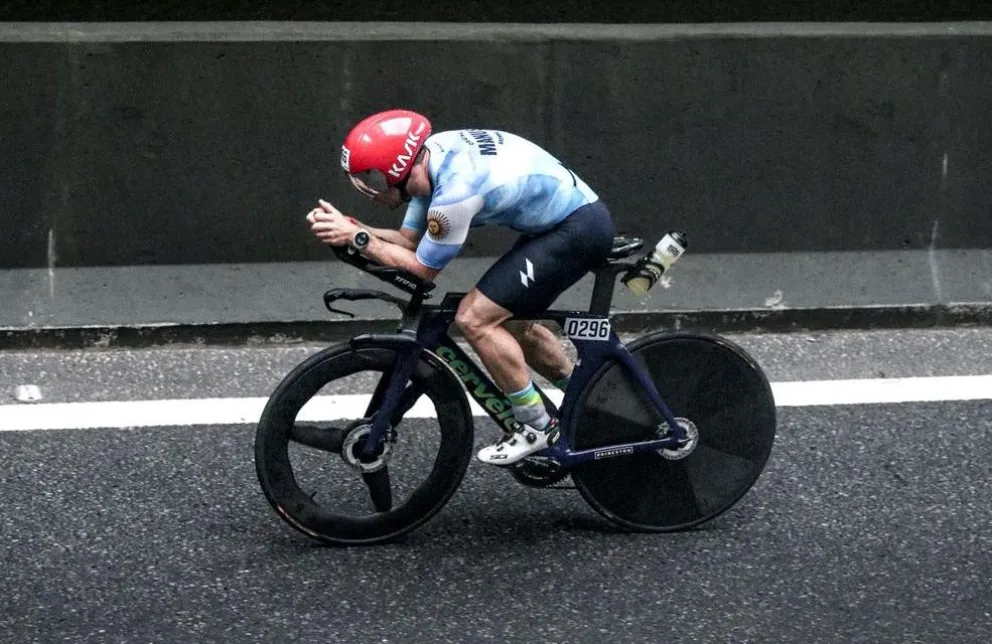 Guille García en acción en el parcial de 90 kilómetros que tuvo el ciclismo. Foto: gentileza.