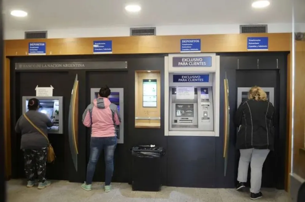 Advierten que las transferencias por cajeros automáticos podrían sufrir demoras hasta el viernes. Foto: Ilustrativa.