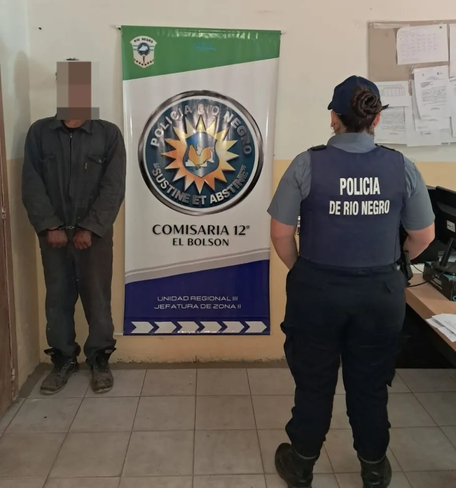 El sujeto fue identificado por un empleado policial que salía de prestar servicio. Foto: Policía de Río Negro.