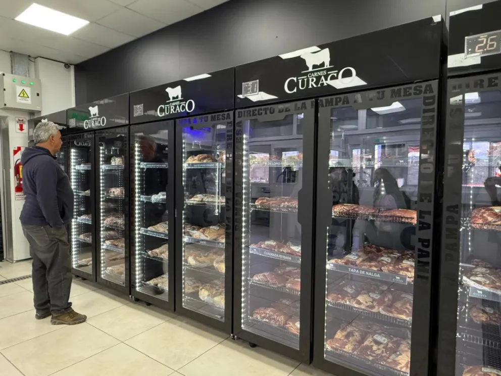 Este jueves abrió sus puertas la primera sucursal de Carnes Curaco en Bariloche. Foto ANB