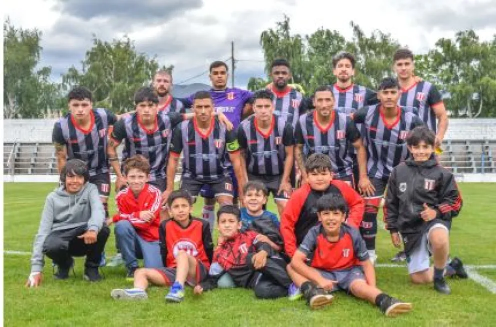 Estudiantes Unidos fue demoledor y se afianzó como líder. Foto: gentileza.
