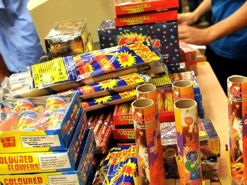 En Bariloche está prohibida la tenencia, depósito, transporte y venta de artículos de pirotecnia. Foto ilustrativa