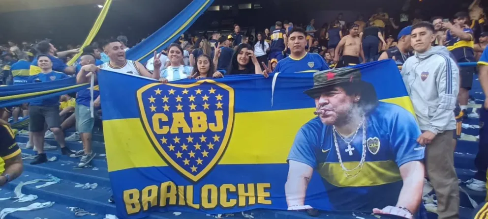 Un grupo de 40 barilochenses pudieron estar presentes en La Bombonera el domingo. Fotos gentileza