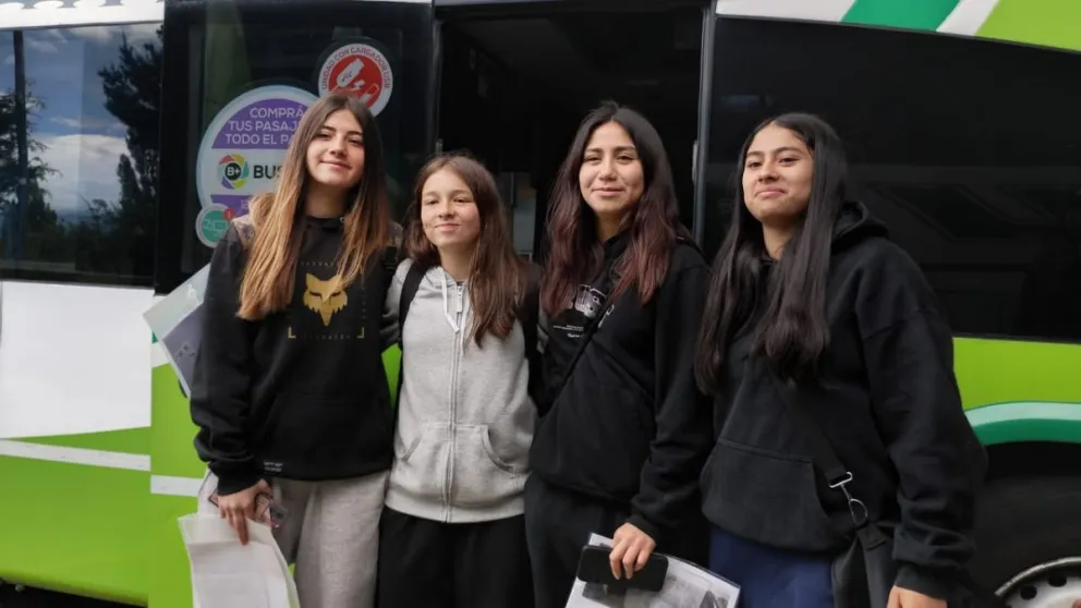(de izq. a der.) Giuliana, Belén, Sol y Pia rumbo a Cipolletti. Foto gentileza