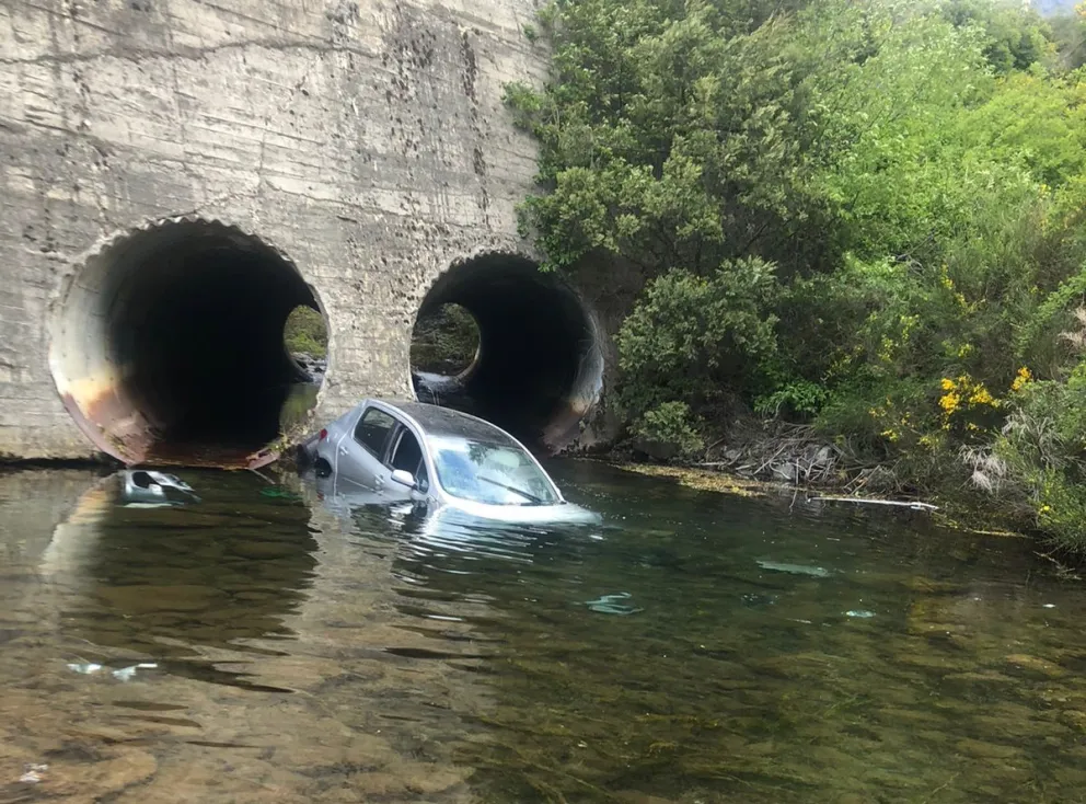 El auto circulaba desde El Bolsón a Bariloche. Foto gentileza