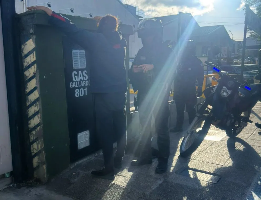 El hombre fue interceptado a los pocos metros del lugar del hecho. Foto: Policía de Río Negro.