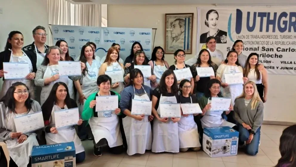 Más de 30 emprendedores gastronómicos de Bariloche culminaron la capacitación de siete meses de duración.