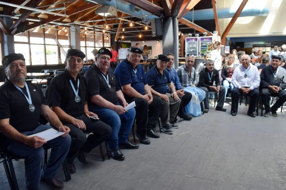 El acto se realizó este viernes por la tarde en el Puerto San Carlos. Fotos: Municipalidad de Bariloche.