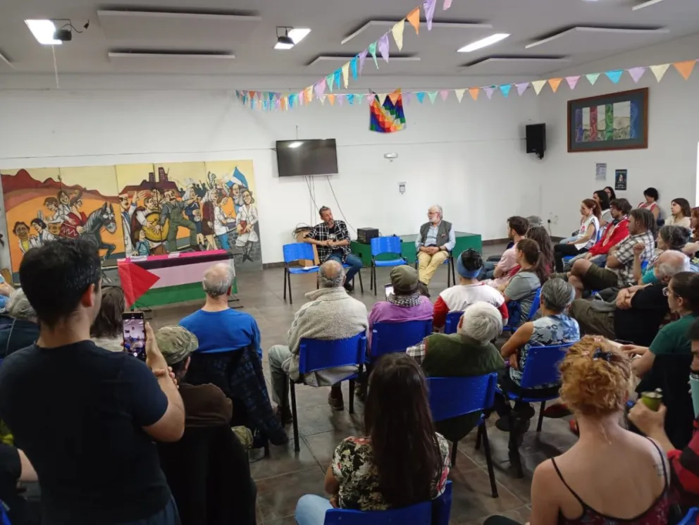 El conversatorio fue organizado por la Secretaría de Derechos Humanos de la UnTER y el Comité de Solidaridad con Palestina de Bariloche. Fotos: Gentileza.