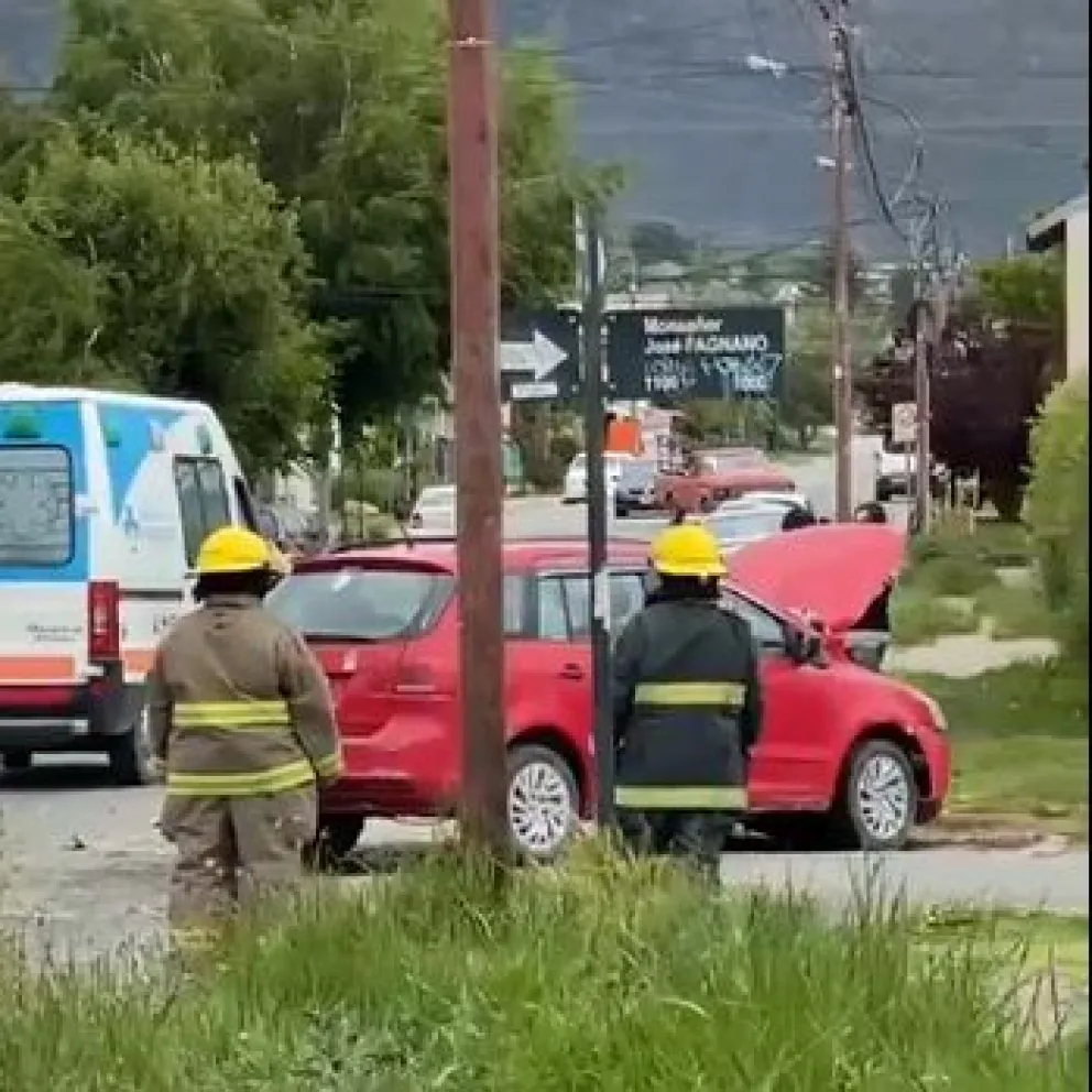 El choque se produjo entre una peugeot Partner y una Volkswagen Suran. Fotos: gentileza.