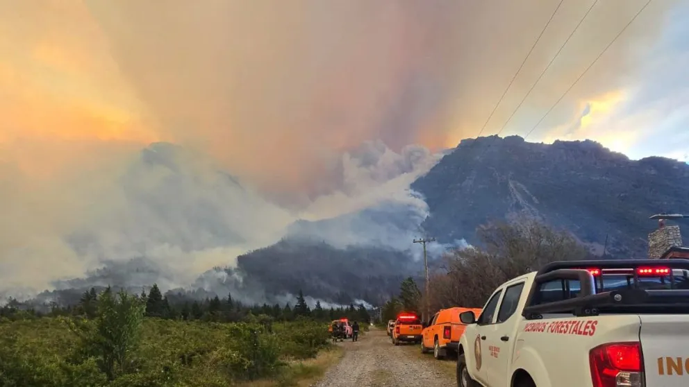 El Servicio Provincial de Manejo del Fuego del Chubut (SPMF)  dispuso de más de 166 efectivos para extinguir las llamas. Foto: Gentileza.