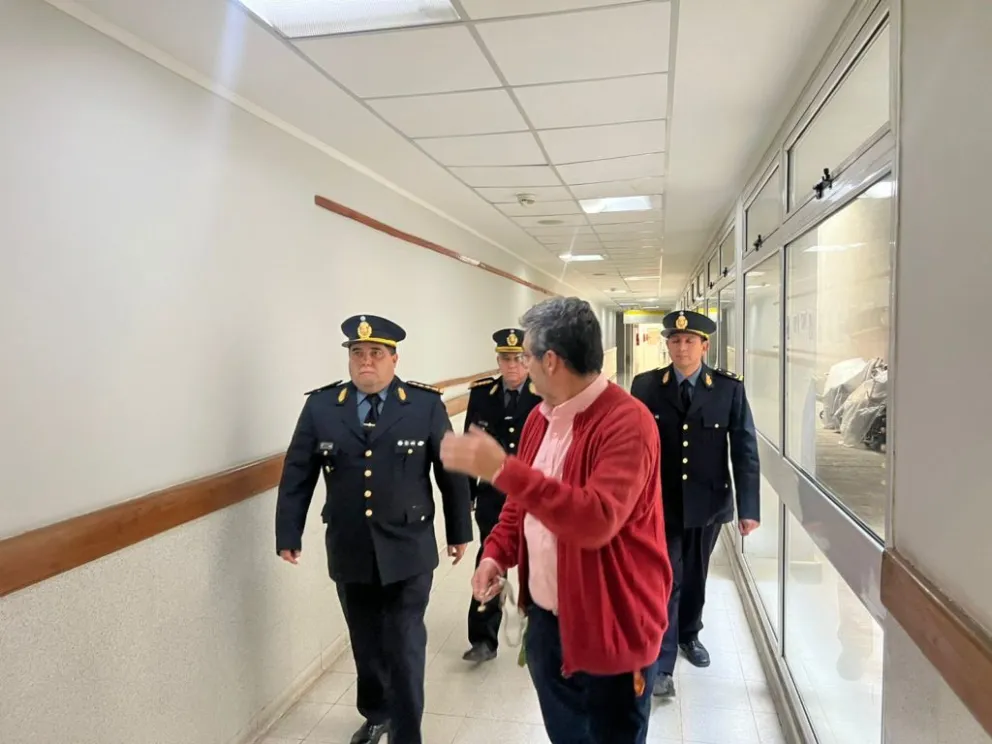Las autoridades recorrieron el edificio y establecieron mejorar la seguridad en el Hospital. Foto gentileza