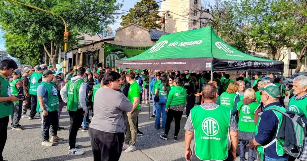 Desde el Gobierno afirmaron que descontarán el día a aquellos trabajadores que adhirieron. Foto gentileza. 