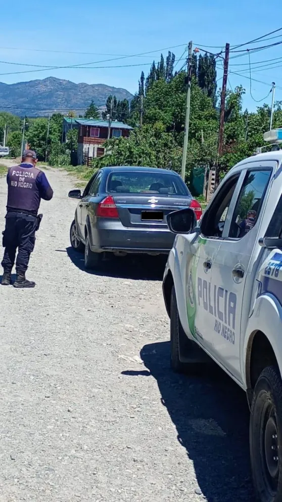 La Policia detuvo a un hombre implicado y secuestró el vehículo. Foto: Prensa Policía de Río Negro.